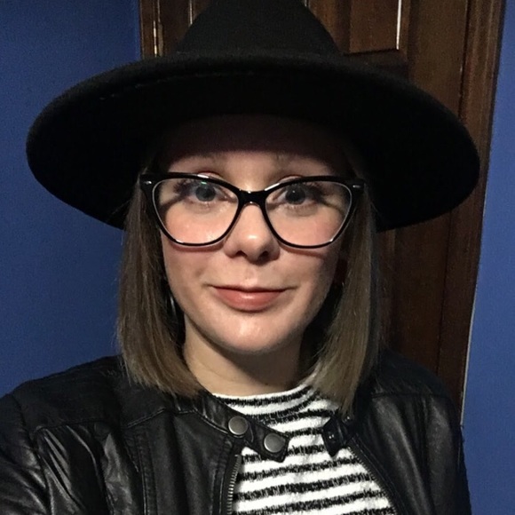 Meet posher Ashley🖤 - Picture 3 of 6